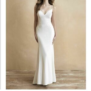 Ivory crepe wedding gown bridal size 6 Allure Romance